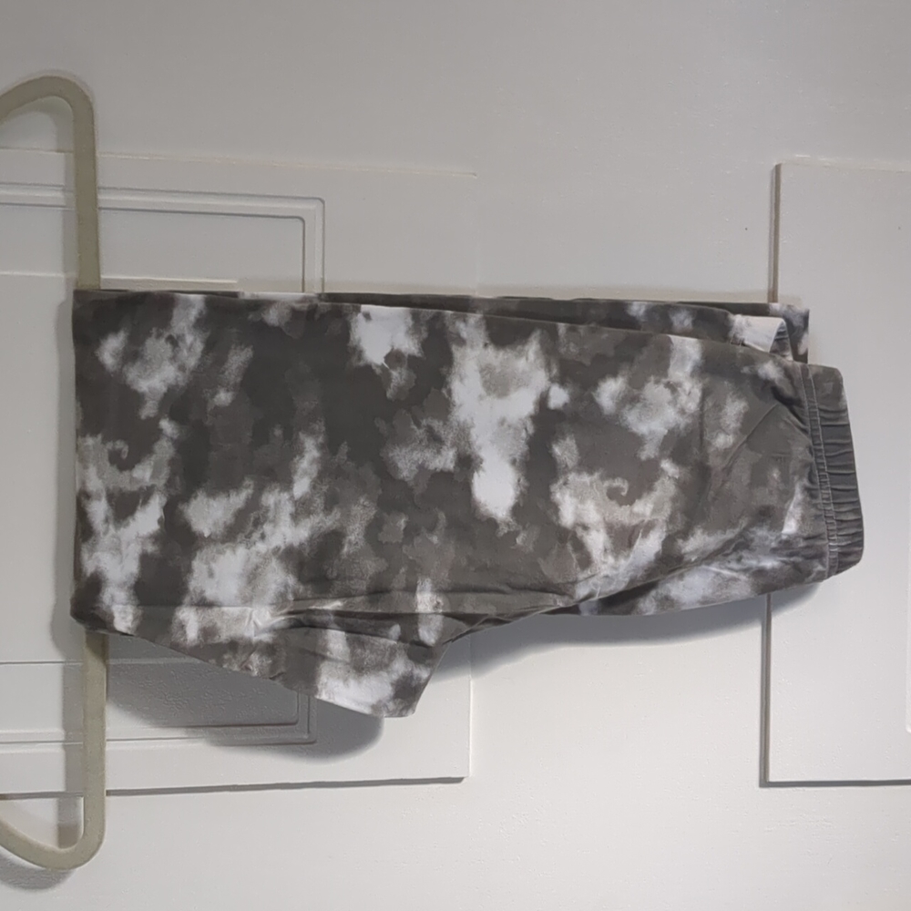 Old navy grey and white leggings, size Med
